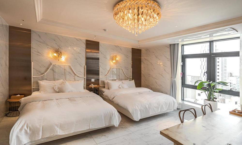 Daegu February Hotel Dongseongro Bagian luar foto