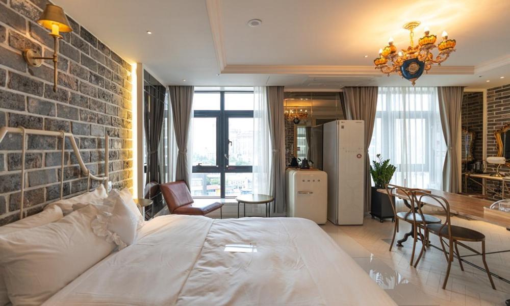 Daegu February Hotel Dongseongro Bagian luar foto