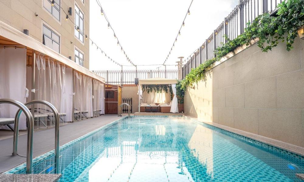 Daegu February Hotel Dongseongro Bagian luar foto