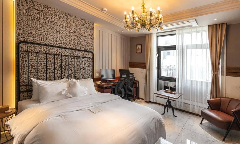 Daegu February Hotel Dongseongro Bagian luar foto