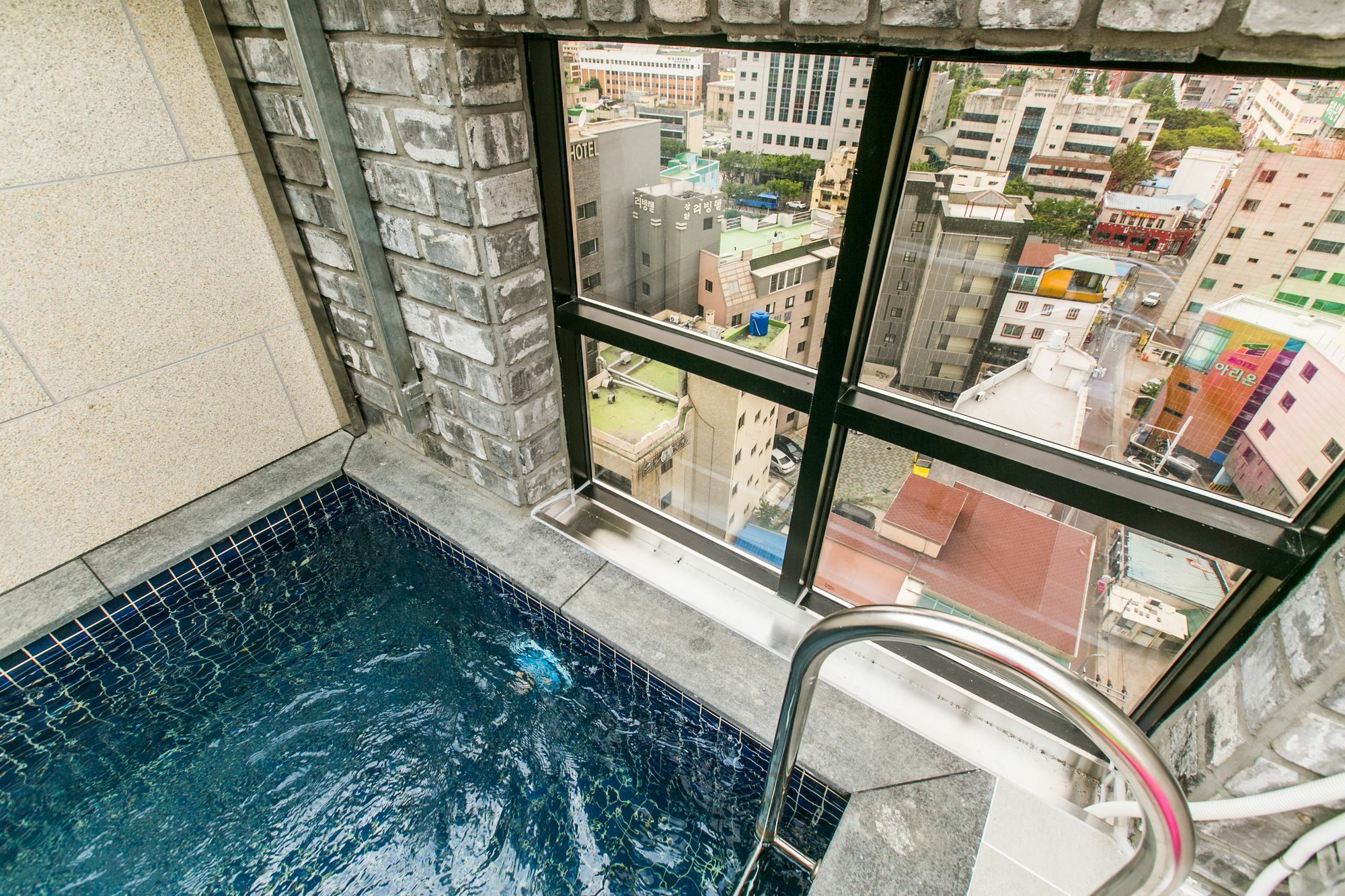 Daegu February Hotel Dongseongro Bagian luar foto