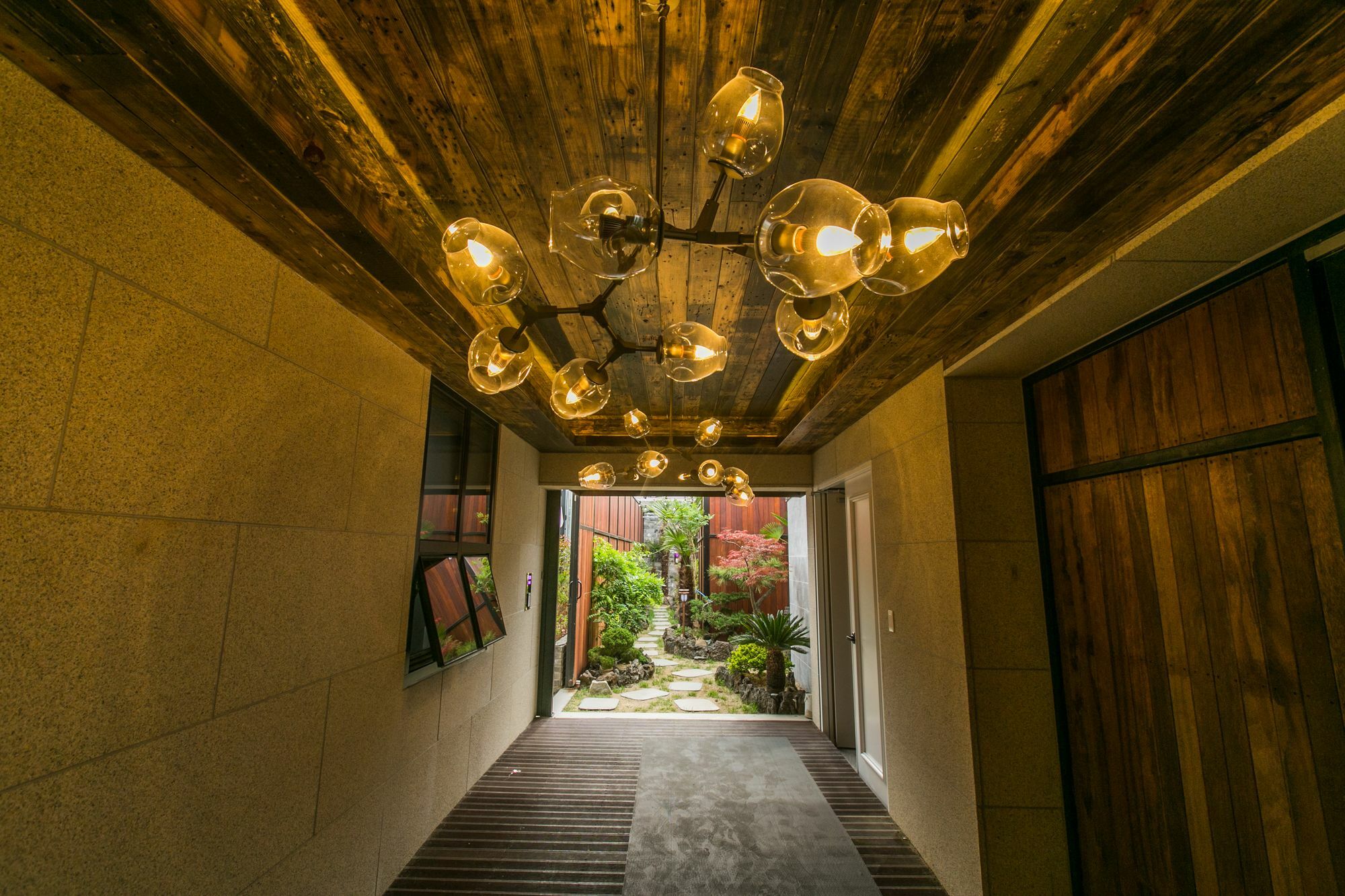 Daegu February Hotel Dongseongro Bagian luar foto