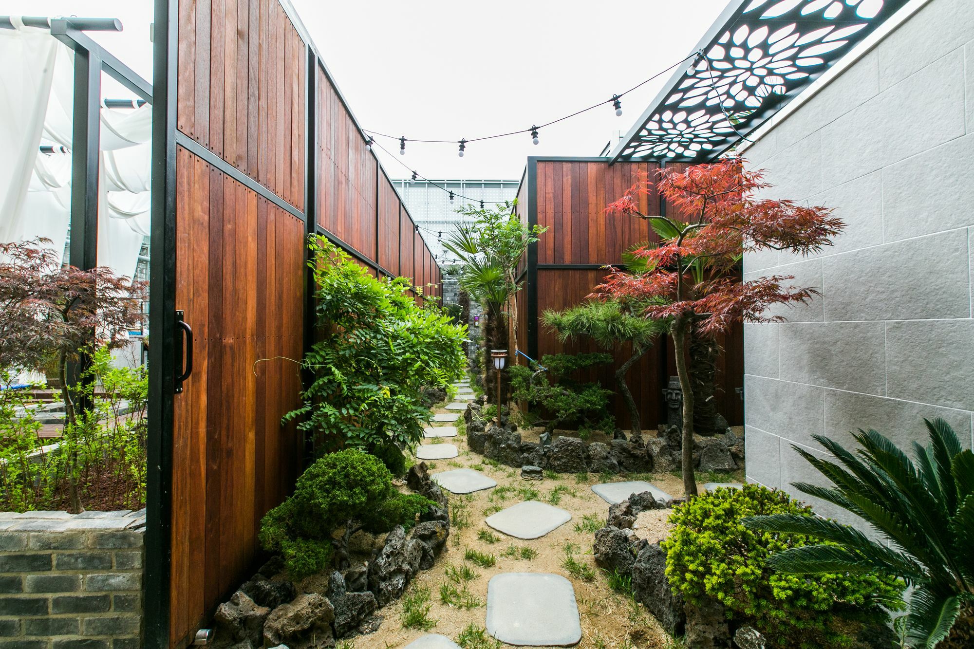 Daegu February Hotel Dongseongro Bagian luar foto